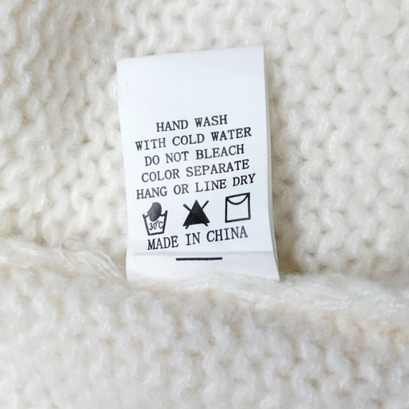 EUC Dreamers by Debut Chunky Oversized Strawberry Cardigan Sweater Sz. S White - Picture 7 of 9